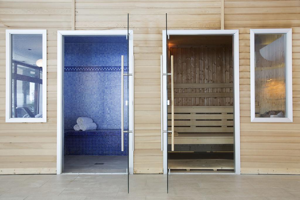 Le Palace De Menthon Exterior photo Saunas at the Hotel Tammer, Tampere, Finland