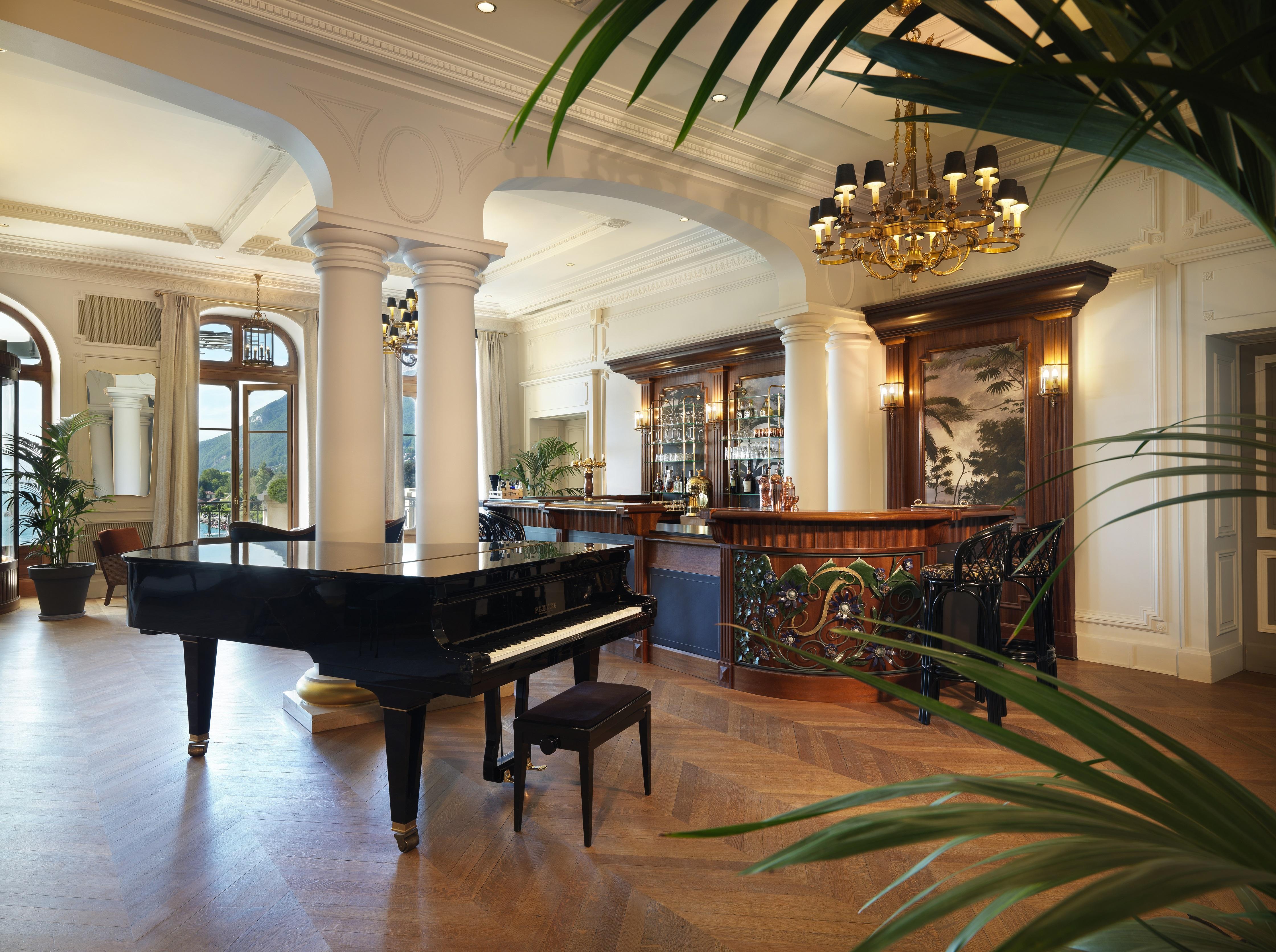 Le Palace De Menthon Exterior photo The lobby of the hotel