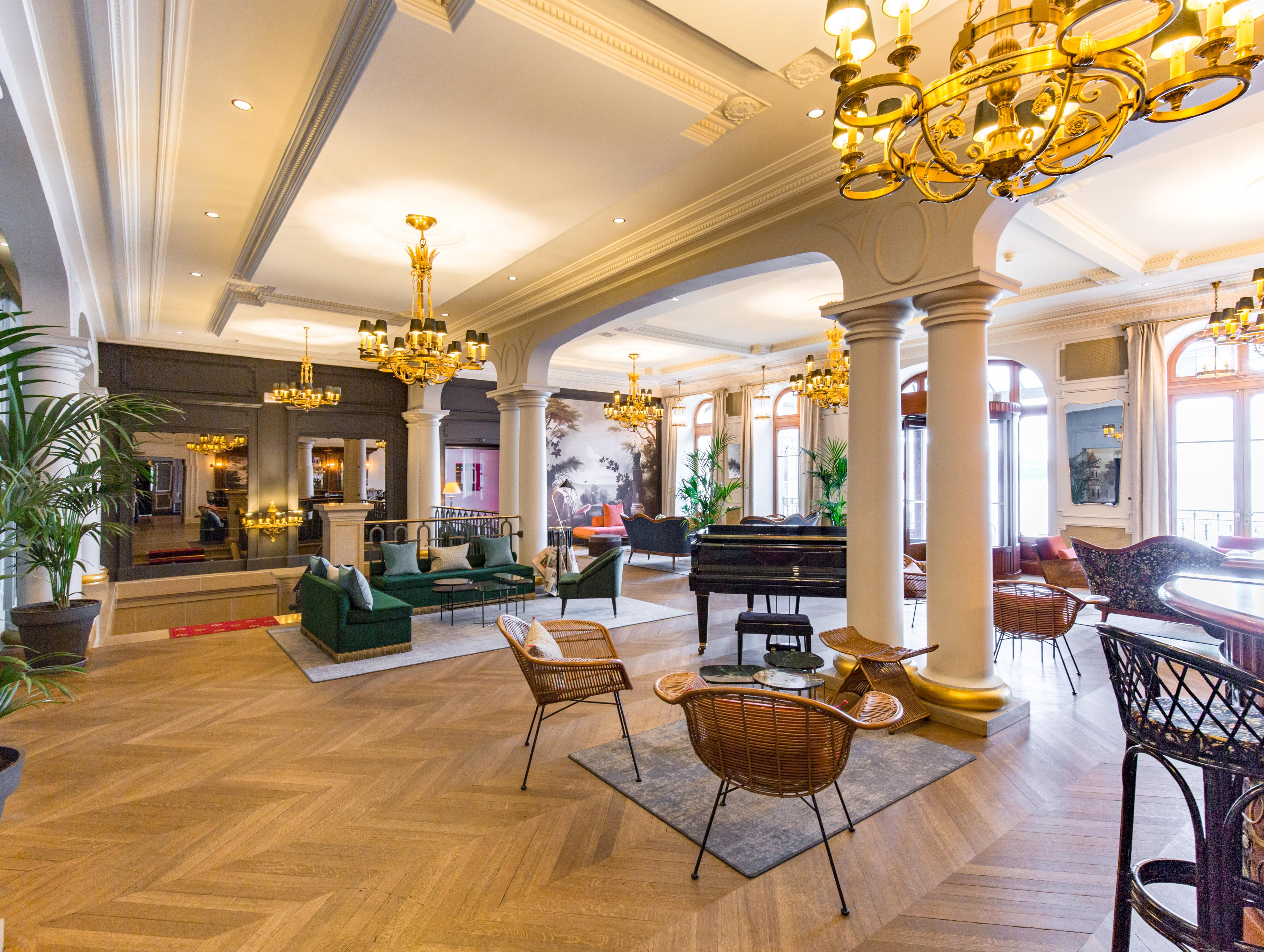 Le Palace De Menthon Exterior photo The lobby of the hotel