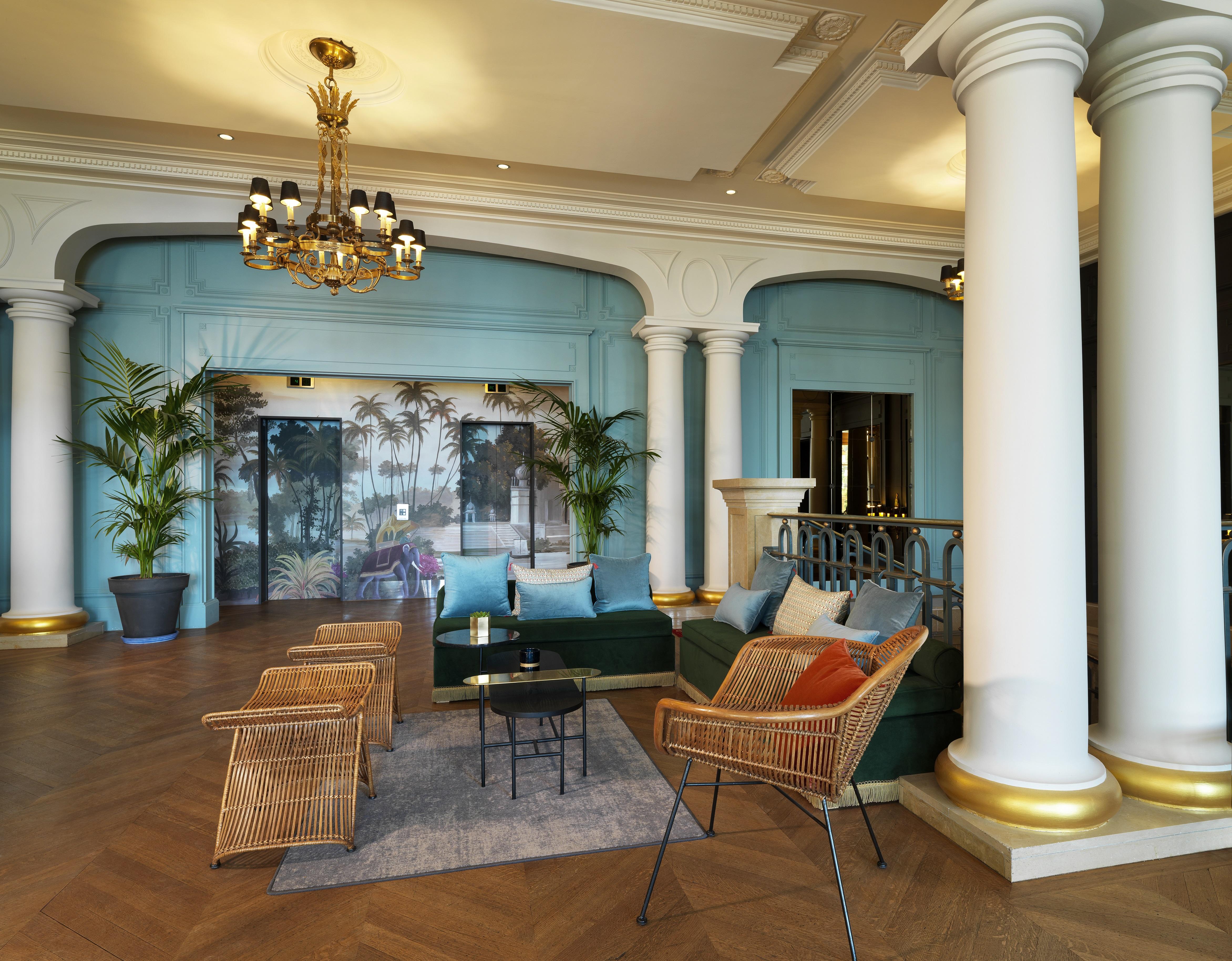 Le Palace De Menthon Exterior photo The lobby of the hotel