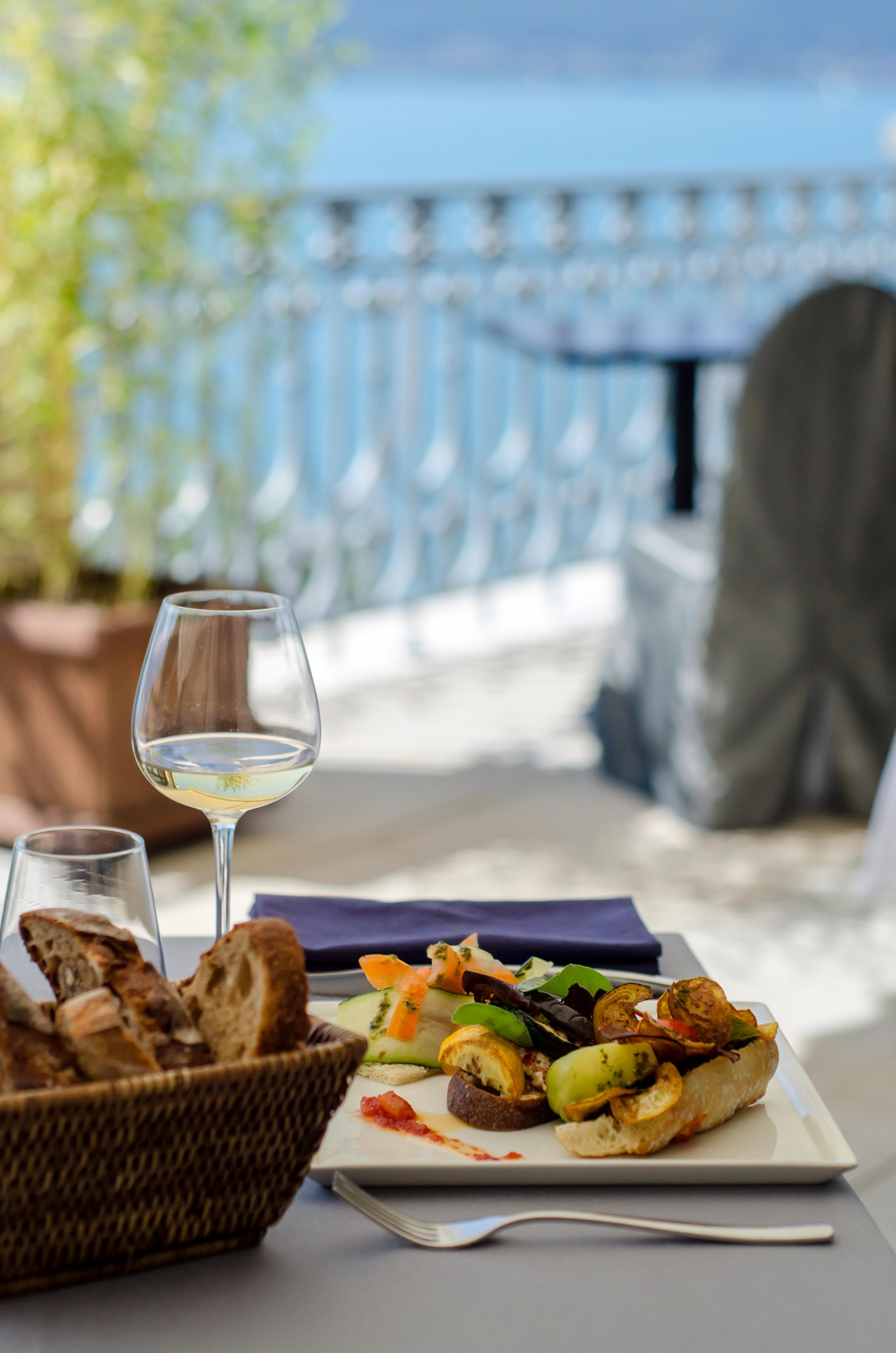 Le Palace De Menthon Exterior photo A glass of white wine