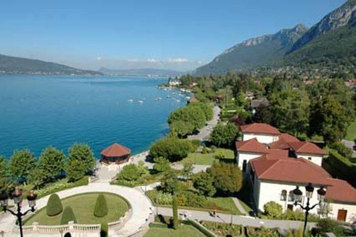 Le Palace De Menthon Exterior photo The lake of Annecy