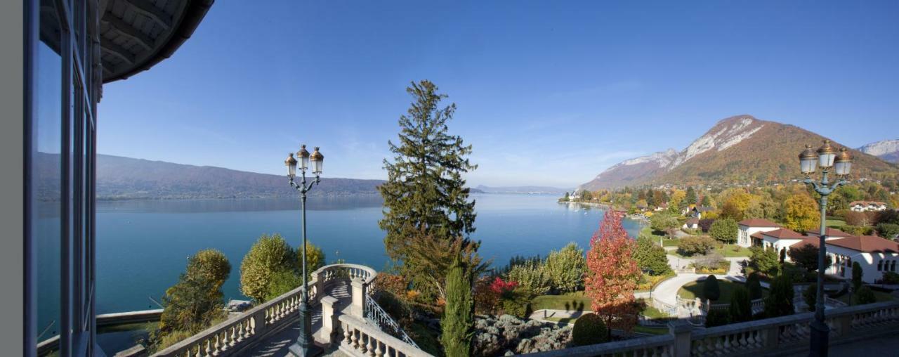 Le Palace De Menthon Exterior photo View of the lake from the town
