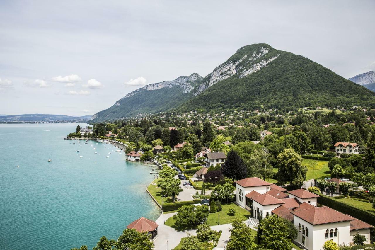 Le Palace De Menthon Exterior photo The town of Montreux