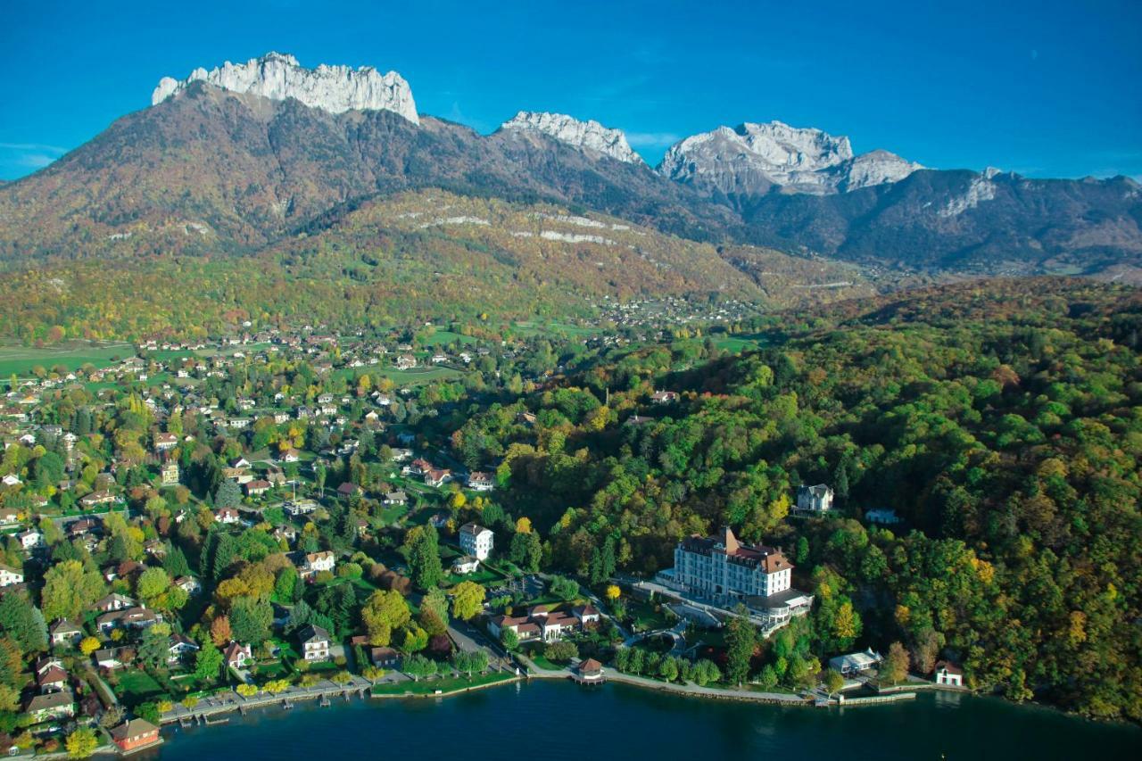 Le Palace De Menthon Exterior photo An aerial view of Montreux